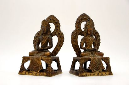 null Chine, XVIIIème siècle



Paire de statuettes en bronze doré, représentant Amitayus...
