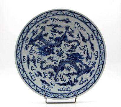 null Chine, Guanxu, Fin XIXème



Plat en porcelaine décorée en bleu sous couverte...