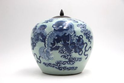 null Chine, Début XXème



Pot à gingembre en porcelaine décorée en bleu sous couverte...
