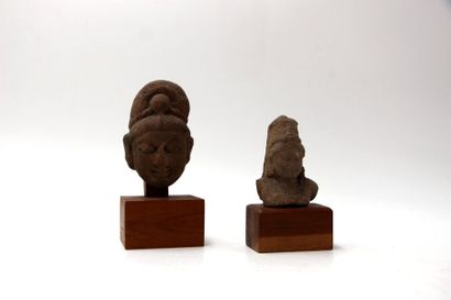 null Inde, XIIème-XIIIème siècle



Ensemble de 2 têtes en grès beige, sur socle...