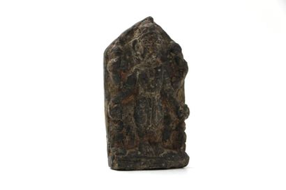 null Népal, XVème siècle



Stèle vautive en chlorite, représentant Vishnu



Dim....