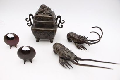 null Japon, période Meiji, fin XIXème - début XXème



Ensemble de 4 objets en bronze...