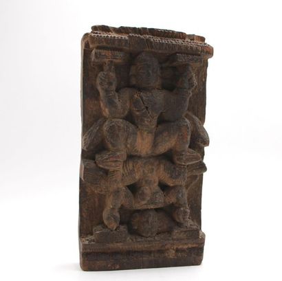 null Inde, XVIIIème siècle



Elément de bois de char, présentant une scène érotique



Dim....