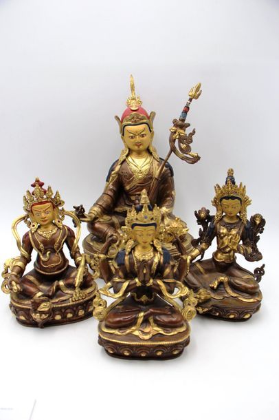 null Tibet Moderne



Ensemble de 5 statuettes en bronze et cuivre doré représentant...