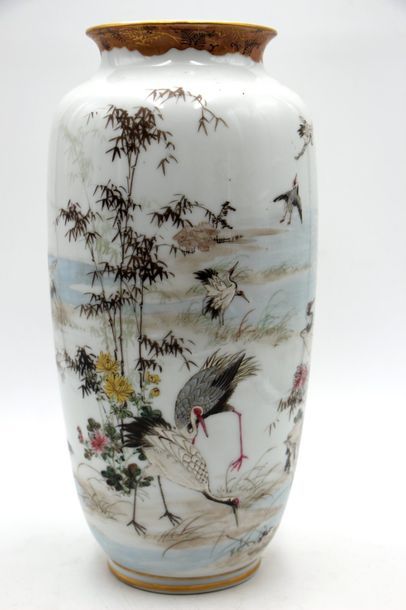 null Japon

Vase en porcelaine à décor lacustre

H : 37 cm

