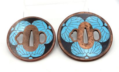 null Japon, début XXe siècle.

Daisho de tsuba maru gata en sentoku et émaux cloisonnés...