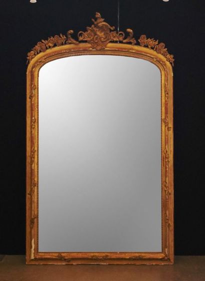 null Grand miroir 

en bois sculpté et doré

XIXème siècle

222 x 132 cm

(accidents...