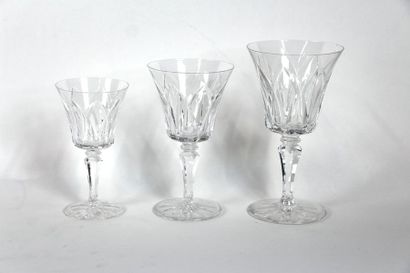 null Saint-Louis

Service de verres en cristal taillé

comprenant 

7 verres à eau

6...
