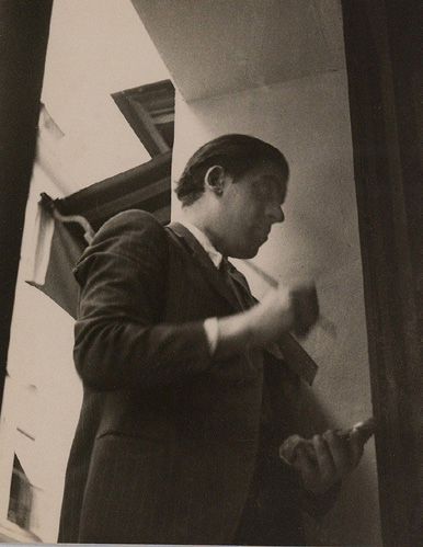 Oscar Dominguez (1906-1957) Sans titre

Huile sur carton, signée en bas à gauche

33...