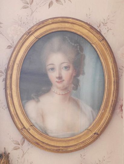 null Ecole française du XVIIIe

Portrait d'enfant à la lavallière 

Portrait de jeune...