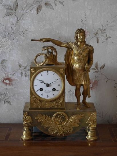 null 

Pendule 

en bronze doré à décor d'un légionnaire, le cadran signé "François...