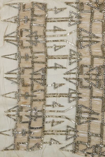 null Échantillon Lesage pour Jeanne Lafaurie 1928
Motifs art déco de flèches. Passementerie...