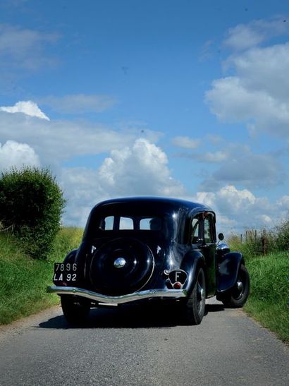 1937 - CITROEN TRACTION 11B LIMOUSINE Véritable voiture de famille
A fait l’Exode
Rare...