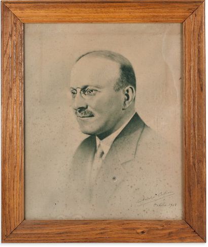 null ANDRE CITROËN Portrait
Signé et daté d'octobre 1928 dans la planche
Encadré....
