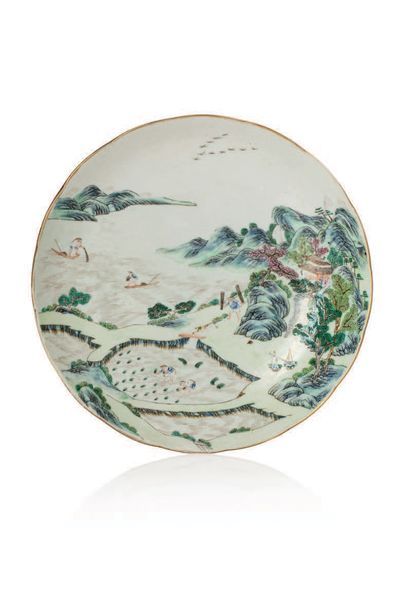 CHINE MARQUE ET ÉPOQUE DAOGUANG Coupe en porcelaine et émaux de la famille rose,...