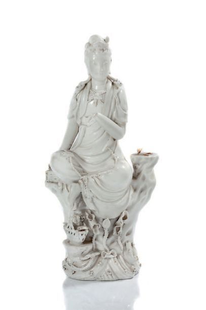 Chine XIXe siècle Lot comprenant une statuette en blanc de chine, représentant Guanyin...