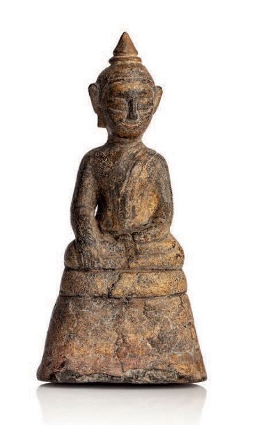 BIRMANIE XVIIIe SIÈCLE Statuette de Bouddha en feuille de bronze sur bois, anciennement...