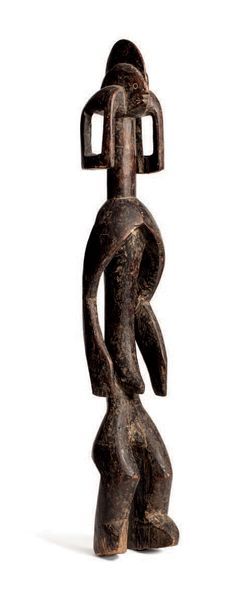 NIGERIA Sculpture tardive, circa 1960
Statue Mumuye
Les bras décollés du corps, oreilles...