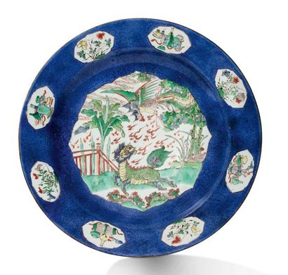 CHINE XVIIIe SIÈCLE, PÉRIODE KANGXI (1661-1722) 
Large green family porcelain dish...