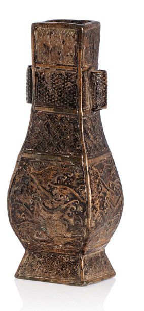 CHINE XIIIe-XIVe SIÈCLE Vase à ustensiles pour l'encens, de type Guan er ping, de...
