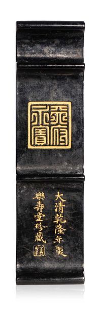 CHINE MARQUE ET ÉPOQUE QIANLONG (1735-1796) 
Pain d'encre rectangulaire en forme...