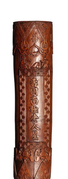 Chine XIXe siècle Porte-pinceaux bitong en bambou à décor en léger relief de Shoulao...
