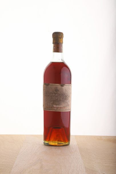 null 1 B CHÂTEAU D'YQUEM (T.L.B; e.t.h; bouchon et capsule sale estampés) - 1928...