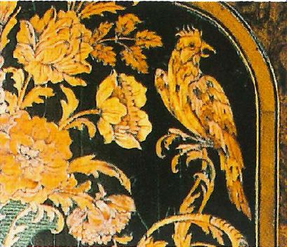 THOMAS HACHE À CHAMBÉRY (1664-1747) 


胡桃木贴面的柜子，打开两扇门，在三个储备中装饰着果木和蓝色scagliola的花瓶和花篮的镶嵌，尖顶的涡旋，窗帘和鸟。侧面装饰有浅色背景的卷轴。檐口有凹痕，嵌有飞马、野人和叶子的涡纹带。



托马斯-哈奇的作品。



尚贝里，约1695年。



H.224...