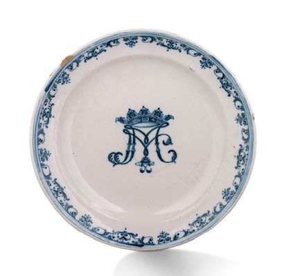 null MOUSTIERS FABRIQUE DE CLERISSY Round plate decorated with a blue monogram monogram...