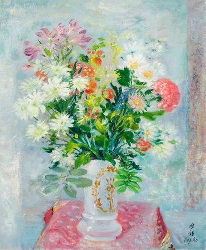 Le Pho (1907-2001) Bouquet à la nappe rose Huile sur toile, signée en bas à droite...