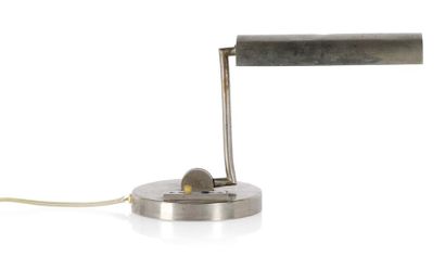 Boris LACROIX (1902-1984) 
Lampe
Métal nickelé
20 x 30 cm.
Damon, circa 1930
Table...