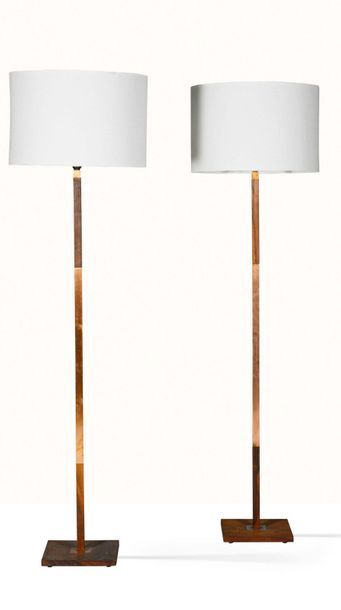 JO HAMMERBORG (1920-1982) 
Suite de 2 lampadaires
Palissandre, laiton
H.: 163 cm.
Fog...