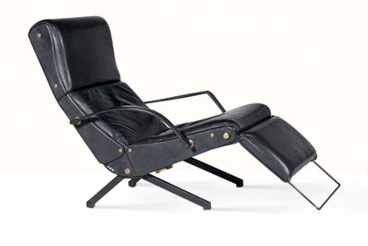 Osvaldo BORSANI (1911-1985) 
Fauteuil dit P40
Caoutchouc, acier, simili cuir, laiton
Sticker...