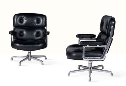 Charles (1907-1978) & Ray (1912-1988) EAMES Paire de fauteuils dits Time life
Cuir,...
