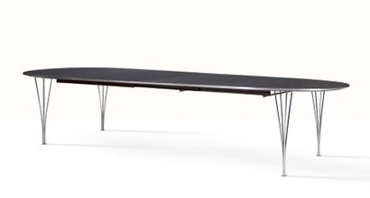 PIET HEIN (1905-1971) & BRUNO MATHSSON (1907-1988) 
Table dite Superellips
Acier,...