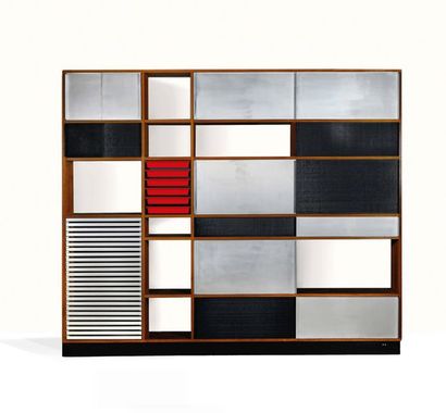 Charlotte PERRIAND (1903-1999) 
Meuble de rangement
Placage de bois, aluminium, plastique
270...