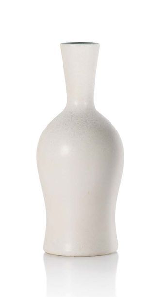 POL CHAMBOST (1906-1983) 
Vase dit 1063
Céramique
Signé
31 x 13 cm.
Circa 1955
Vase
Earthenware...