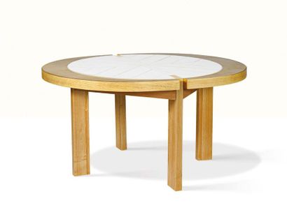 ROGER CAPRON (1922-2006) 
Table
Céramique, frêne
Pièce unique
72 x 140 x 114 cm.
Circa...