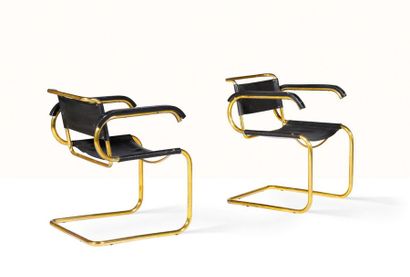 Marcel Breuer (1902-1981) 
Paire de fauteuils dits B55
Acier, cuir, bois
73 x 65...