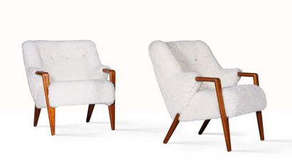 Kurt OLSEN (XX) 
Paire de fauteuils
Peau de mouton, teck 79.5 x 68.5 x 64 cm.
Andersen...