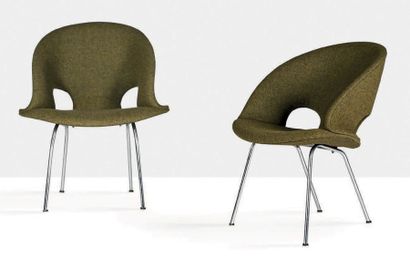 ARNO VOTTELER (1929) Paire de chaises dites 350
Acier, drap de laine
86 x 72 x 45...