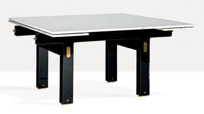 Ignazio Gardella (1905-1999) Table dite Idillio
Bois, marbre, laiton
74 x 130 x 130...