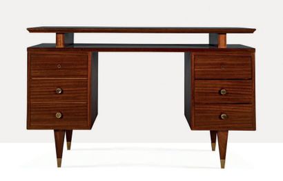 Gio PONTI (1891-1979) Desk
Wood, brass
29.92 x 47.64 x 25.98 in.
