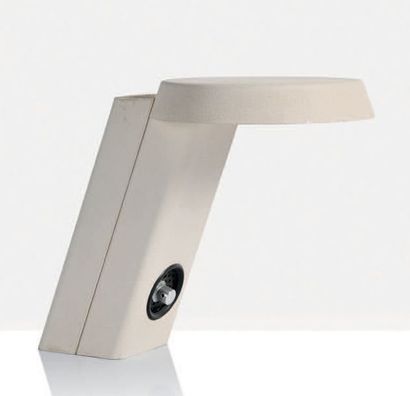 Gino SARFATTI (1912-1985) Table lamp
Enameled aluminum, rubber, chrome-plated brass
Signed...