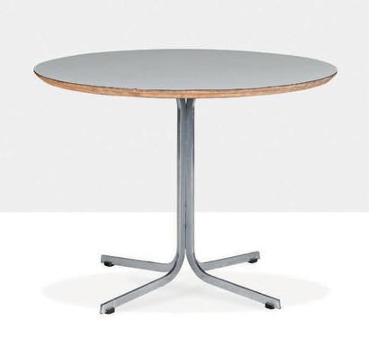 Pierre PAULIN (1927-2009) Occasional table
Steel, laminate-covered wood
20.87 x 27.56...