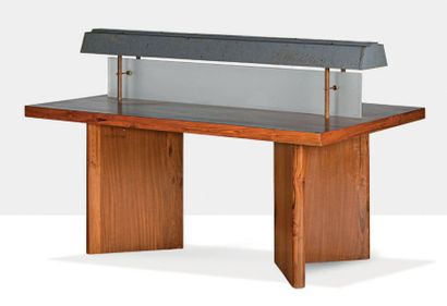 Pierre Jeanneret (1896-1967) Table éclairante
Teck, tôle, verre, aluminium, acier
106...