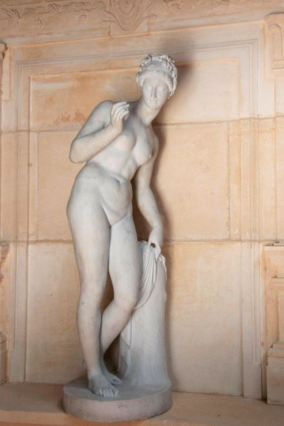 null Vénus à la Pomme, statue en marbre blanc statuaire de Carrare. Vers 1880.
Ht:...