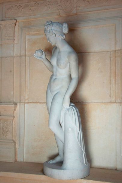 null Vénus à la Pomme, statue en marbre blanc statuaire de Carrare. Vers 1880.
Ht:...