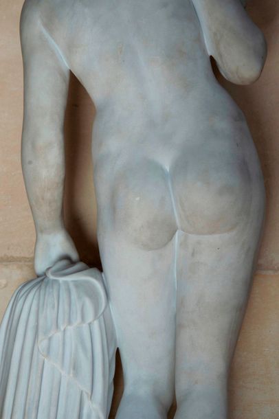 null Vénus à la Pomme, statue en marbre blanc statuaire de Carrare. Vers 1880.
Ht:...