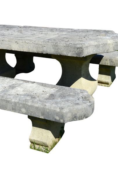 null Salon de jardin en pierre composé d'une table à  plateau monolithe incurvé reposant...